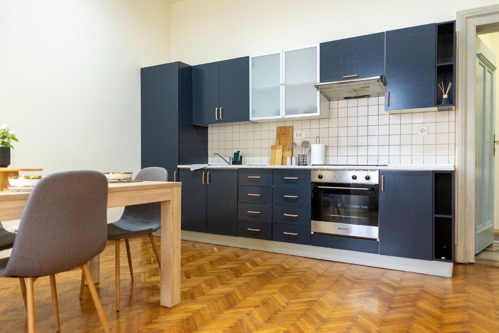 Designer - Views In The Heart Of Town *