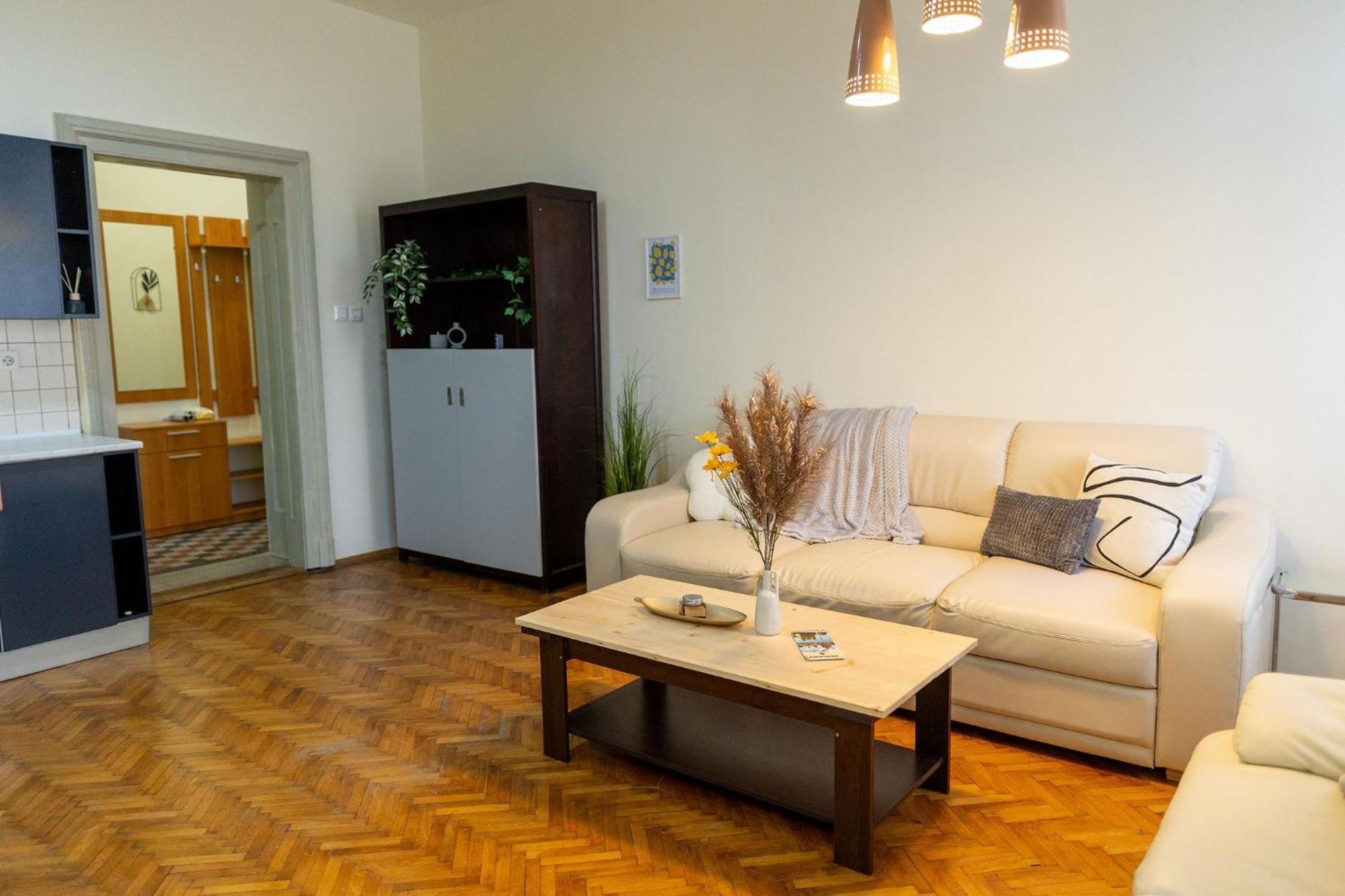Designer - Views In The Heart Of Town *