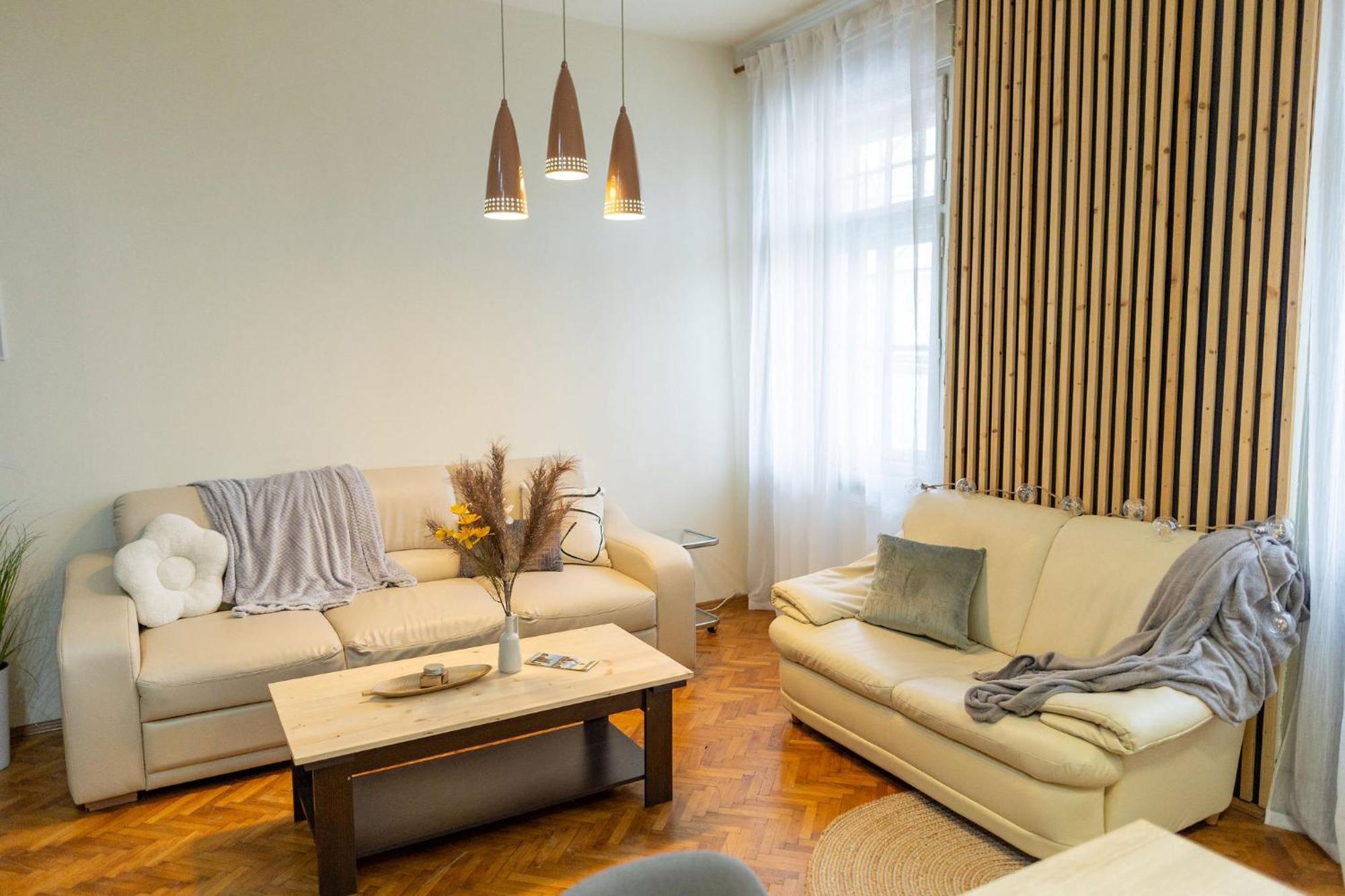 Designer - Views In The Heart Of Town *